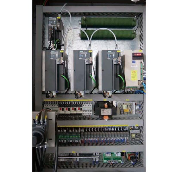 ВЕРТИКАЛЬНЫЙ-ОБРАБАТЫВАЮЩИЙ-ЦЕНТР-VMC1160L-8