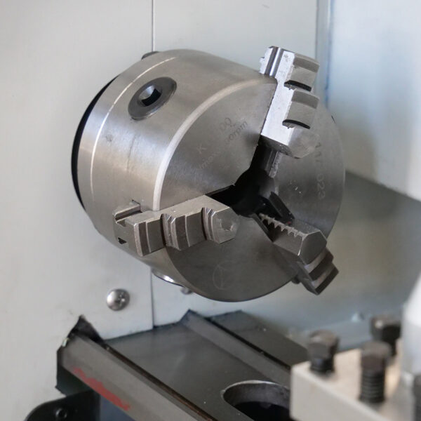 НЕБОЛЬШОЙ-ТОКАРНЫЙ-СТАНОК-С-ЧПУ-CNC180-1