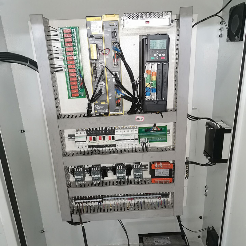 ТОКАРНЫЙ-СТАНОК-С-ПЛОСКОЙ-СТАНИНОЙ-CDK6160-5